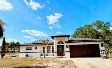 Building Photo - 5330 Belrose St