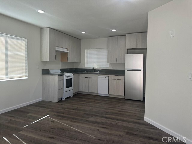 Building Photo - 128 Ashvale Dr