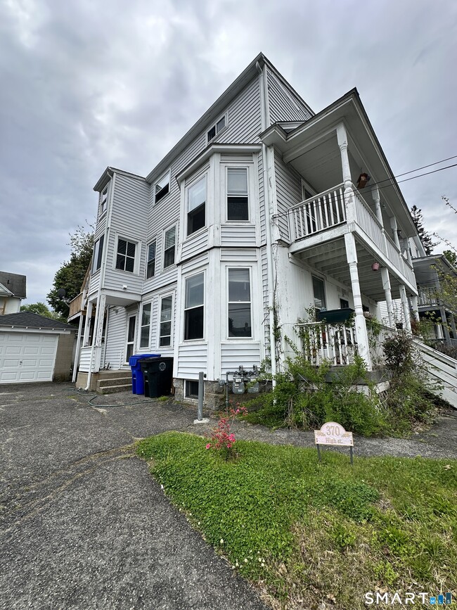 Building Photo - 370 High St