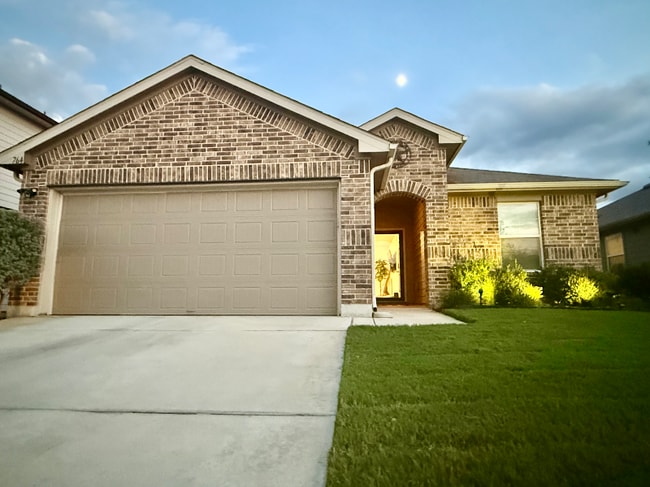 Building Photo - 764 Armadillo Dr