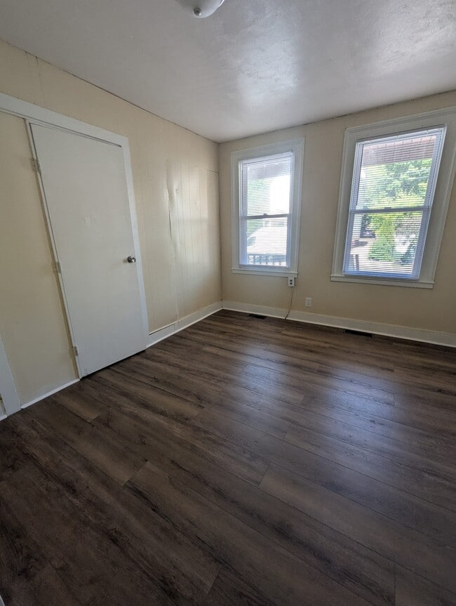 Building Photo - 34 Hallock St