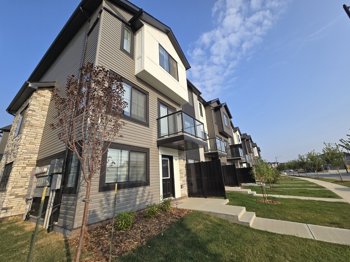 Primary Photo - 2610-159 159 St SW