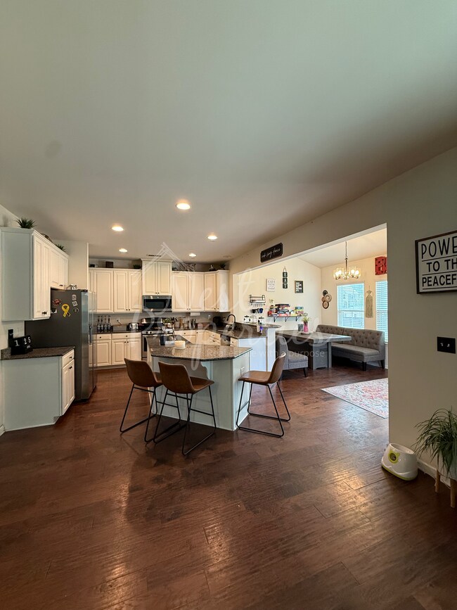 Foto del edificio - 594 Newton Rd