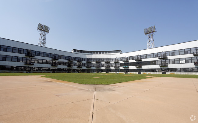 Campo de béisbol - Stadium Lofts & Flats