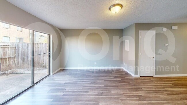 Foto del edificio - 8108 Foxfire Ln