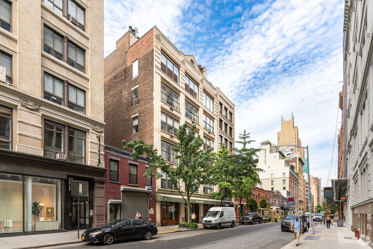 Primary Photo - 120-122 W 18th St