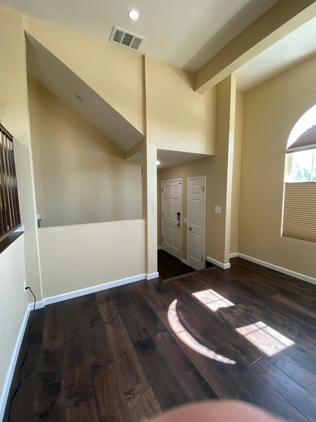 Entry with coat closet - 3009 Union St
