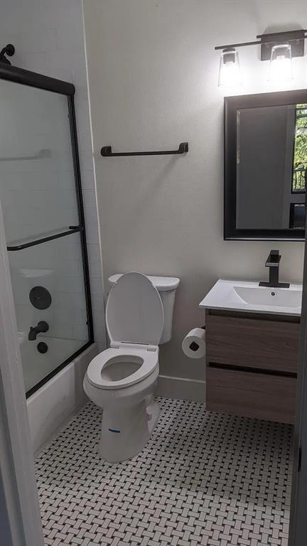 Building Photo - 1106 W 6th St