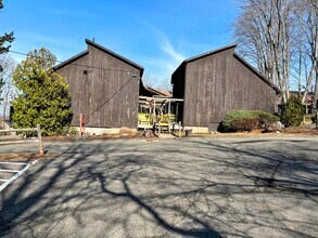 Building Photo - 14B Country Squire Dr