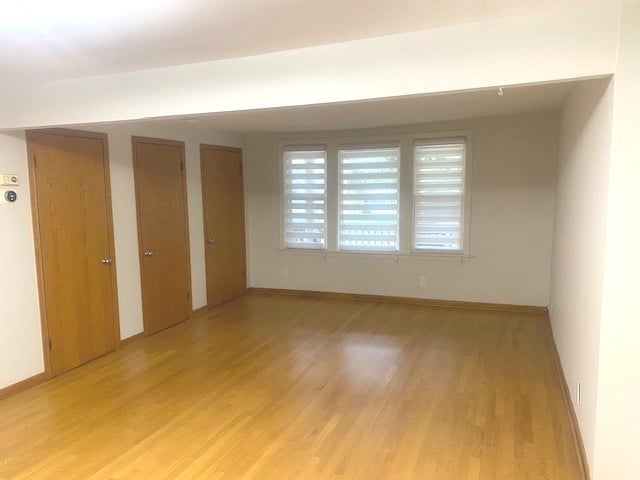 Building Photo - 3304 N Paris Ave