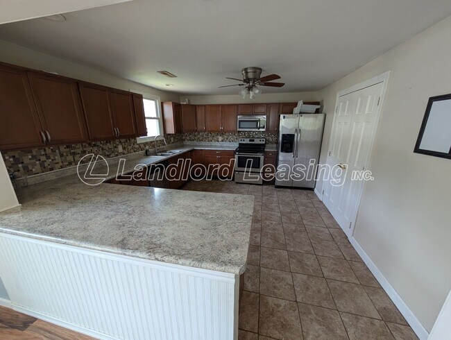 Foto del edificio - Charming 3-Bedroom Corner Lot Home in Shef...