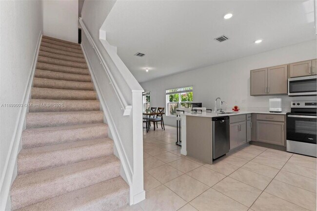 Foto del edificio - 377 E Palm Dr