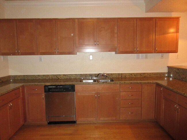 Foto del edificio - Great Townhome near Downtown