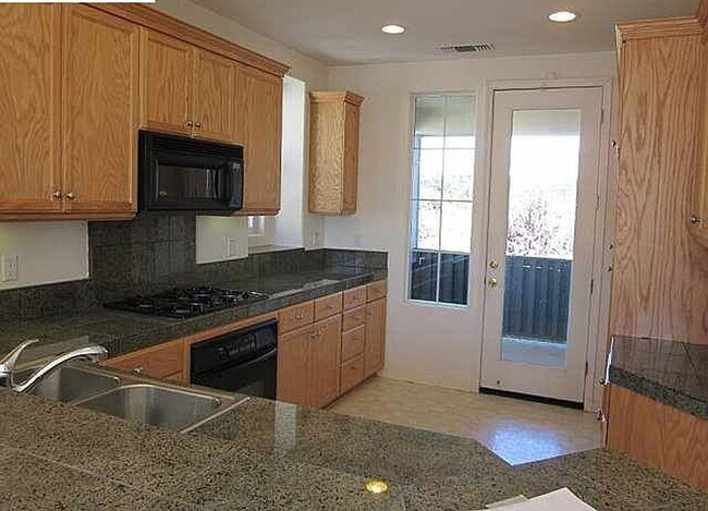 Building Photo - Beautiful Windermere Town Home
