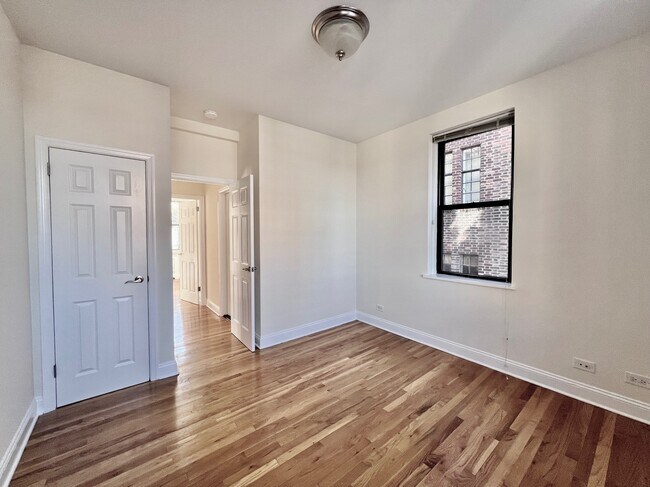 Foto del edificio - 180 Pinehurst Ave