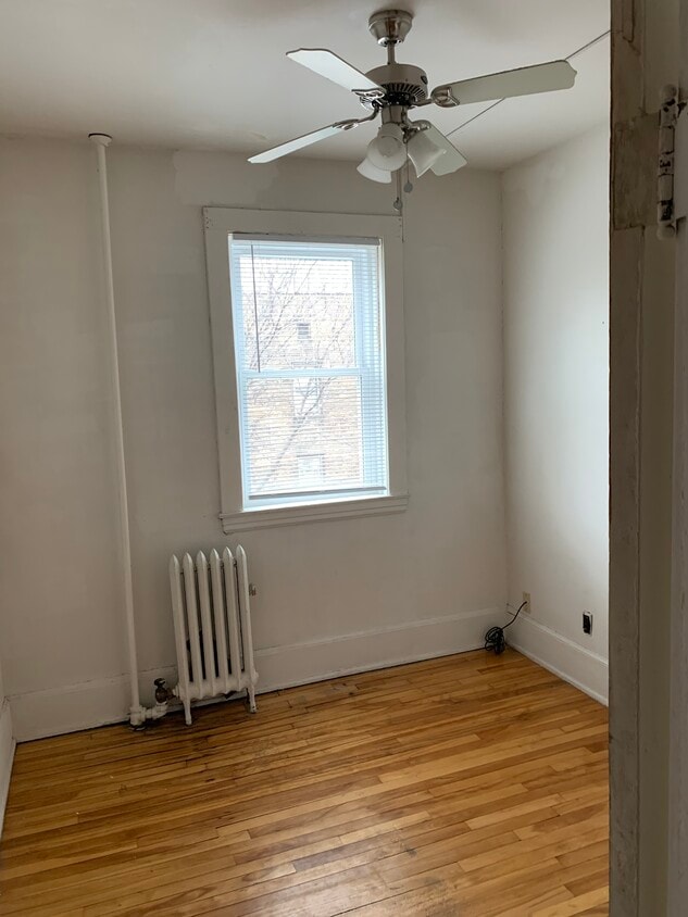 Primary Photo - 702 Holly Ave
