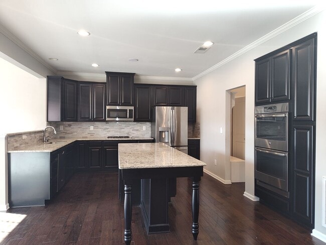 Foto del edificio - Georgeous 3 bedroom, 2.5 bathroom home located in the Stafford at Longtree community!