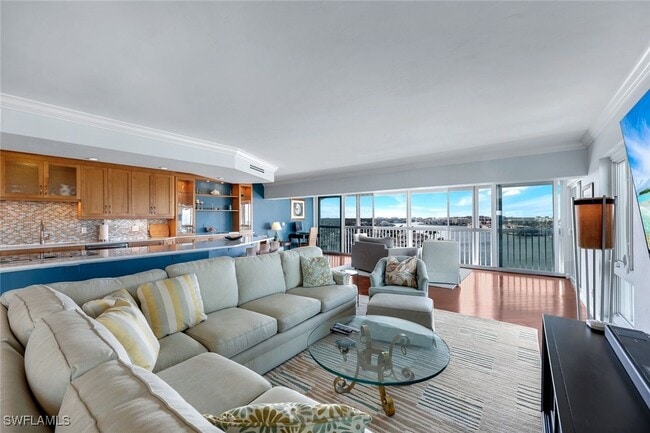 Foto del edificio - 250 Park Shore Dr