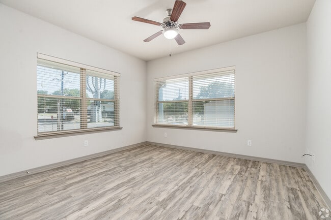 Foto del edificio - Live Oak Apartments