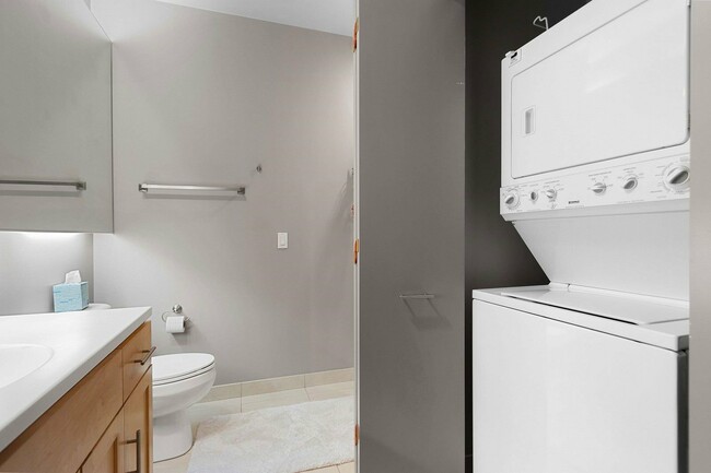 Building Photo - 101 Cherry St