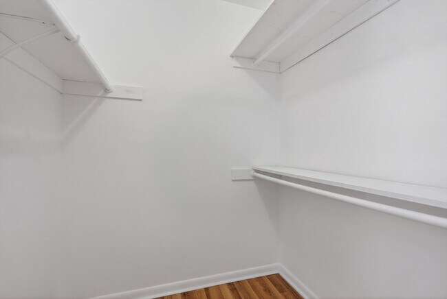 Building Photo - 11260 Chestnut Grove Sq
