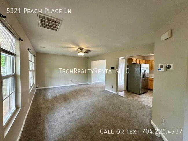 Building Photo - 5321 Peach Pl Ln