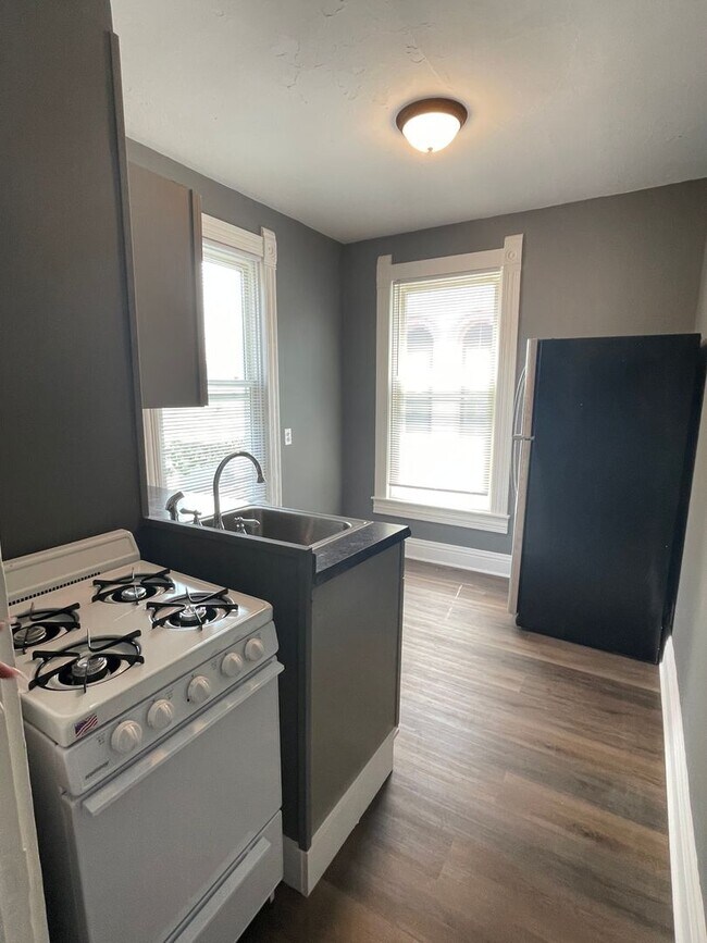 Building Photo - 923-925 N 9th St Rd