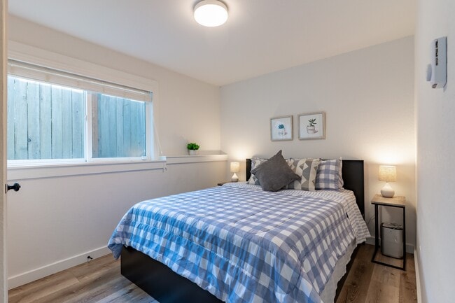 Photo - 906 N 101st St Apartment