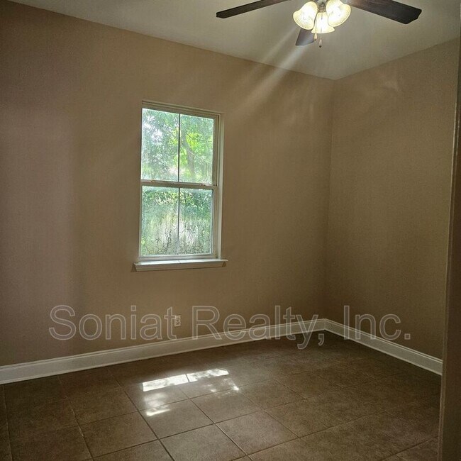 Foto del edificio - 5507B Warrington Drive