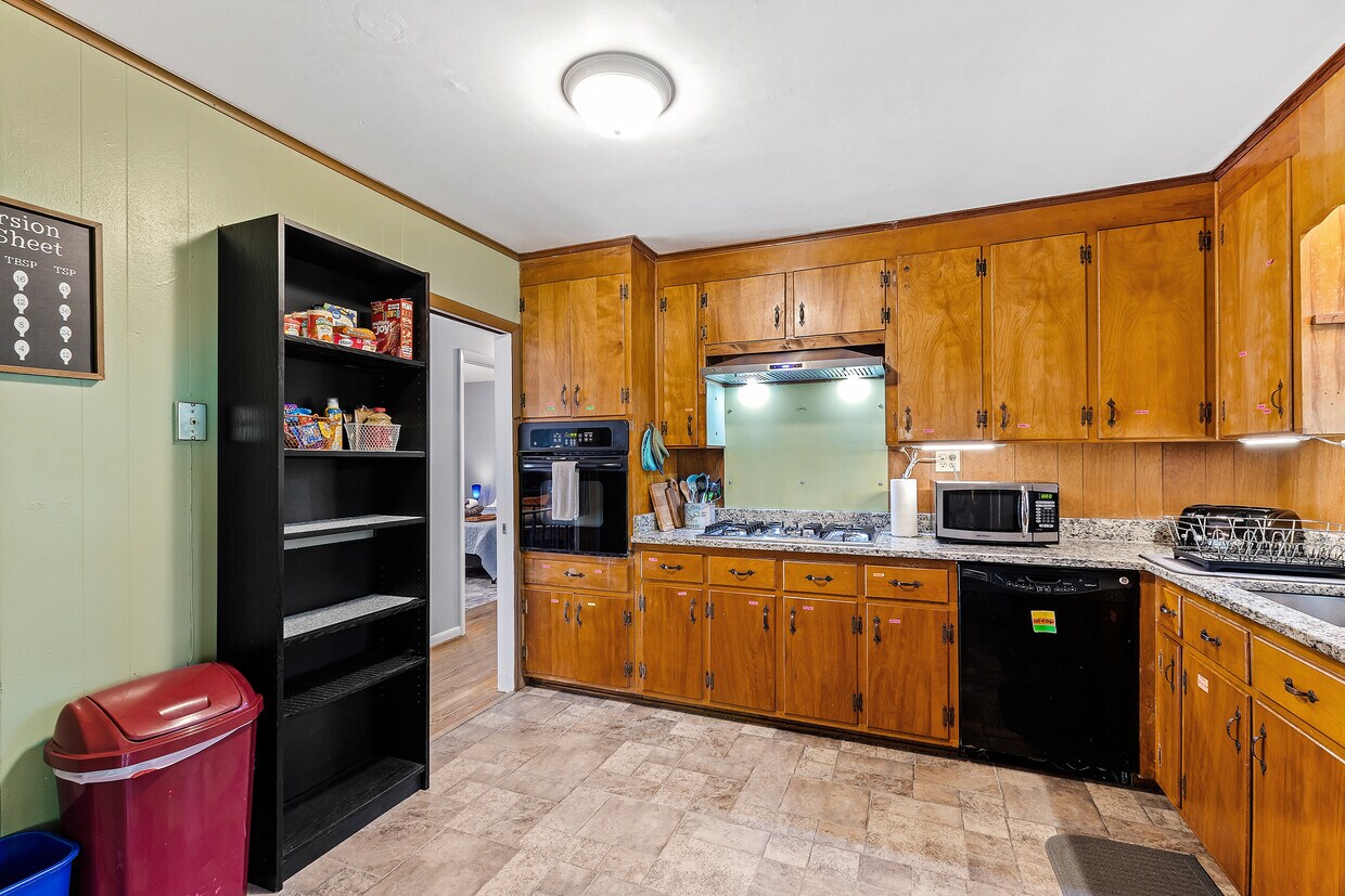 Building Photo - 3421 Huntleigh Dr