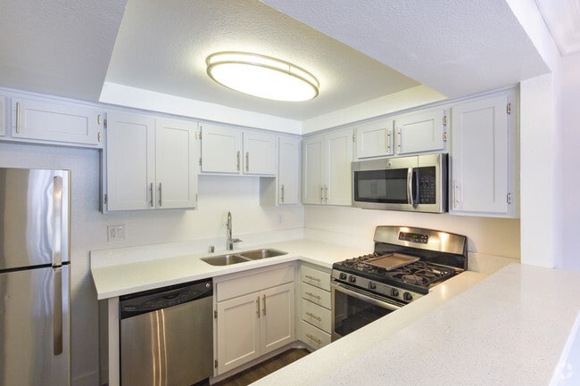 2BR, 1.5BA - dual story - 1000 SF - #216 - Town Center
