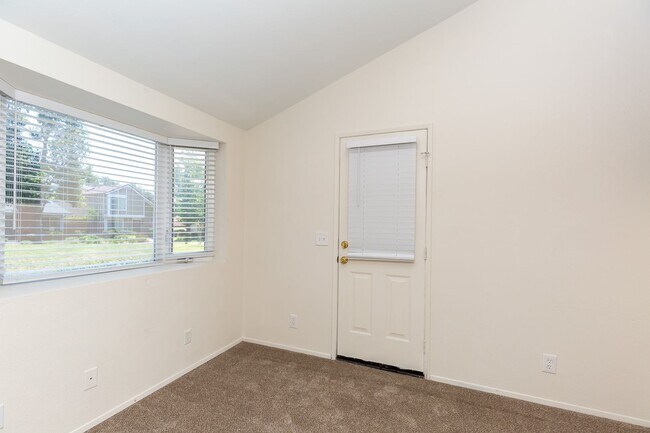 Building Photo - *** LOOK NO FURTHER!!! 3/2 W/ OFFICE & 2 C...