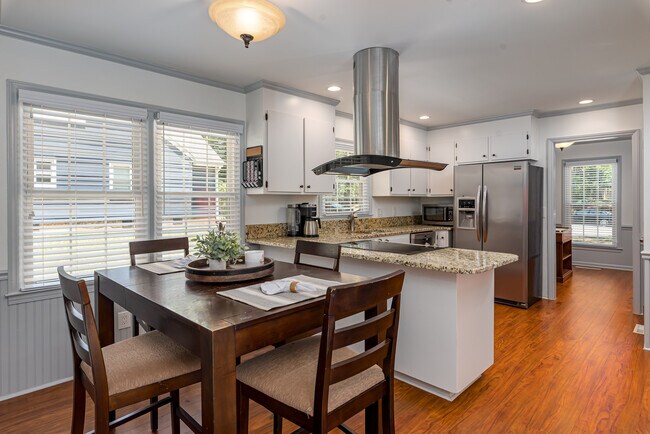 Building Photo - 10817 Honey Bee Cir