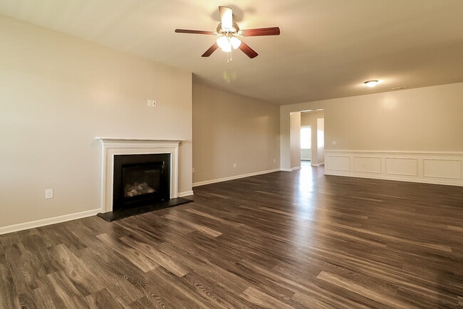 Building Photo - 238 S Great White Way