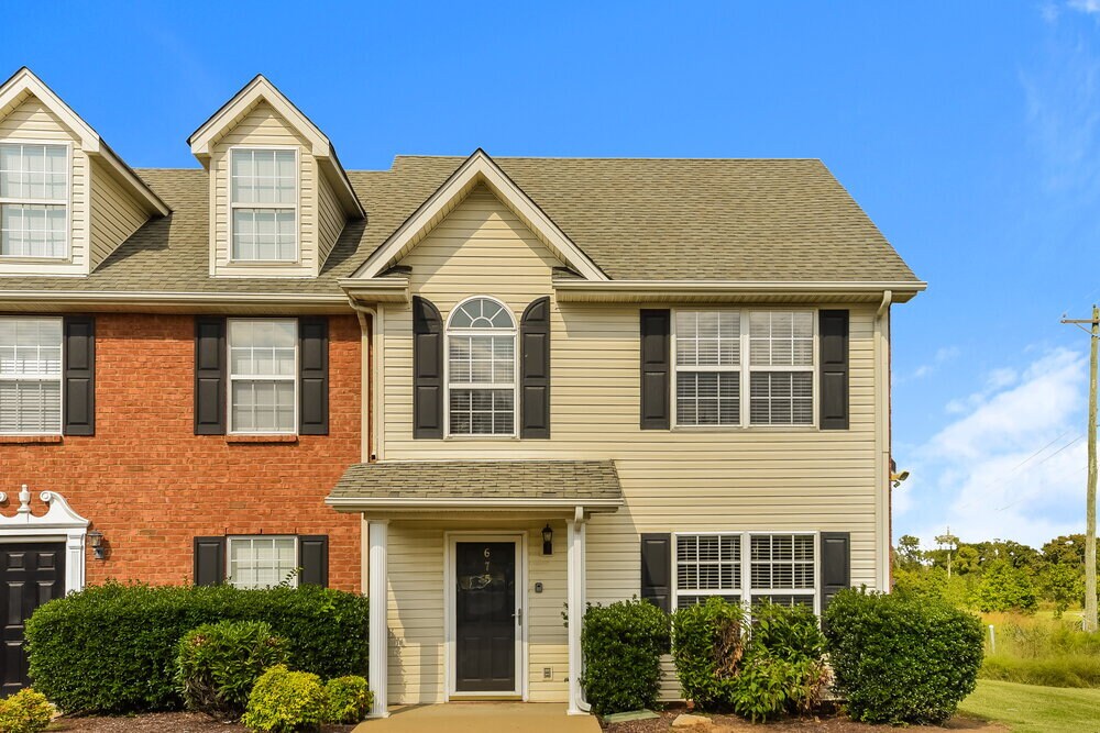 Foto principal - 675 Legacy Dr