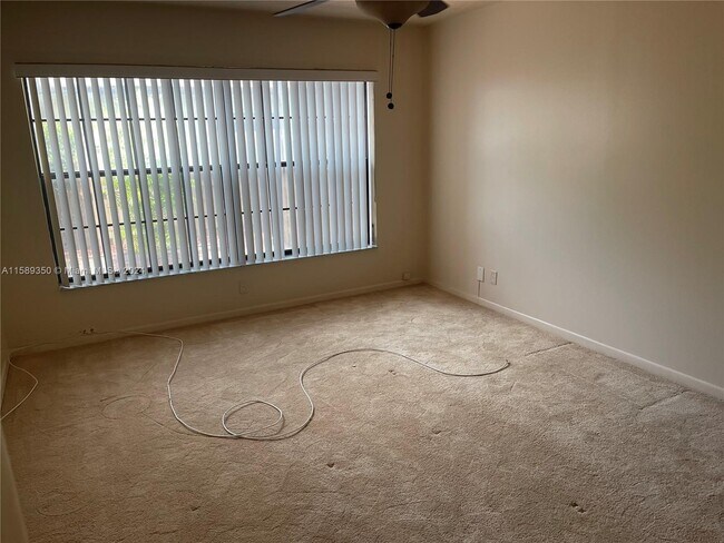 Foto del edificio - 7512 SW 26th Ct