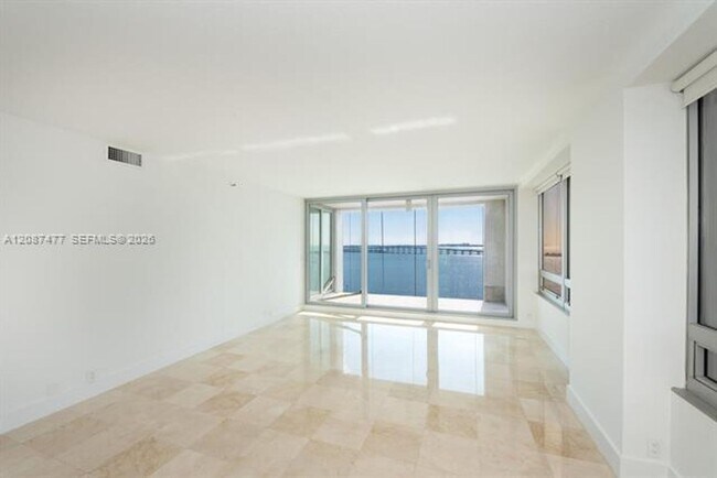 Building Photo - 1541 Brickell Ave