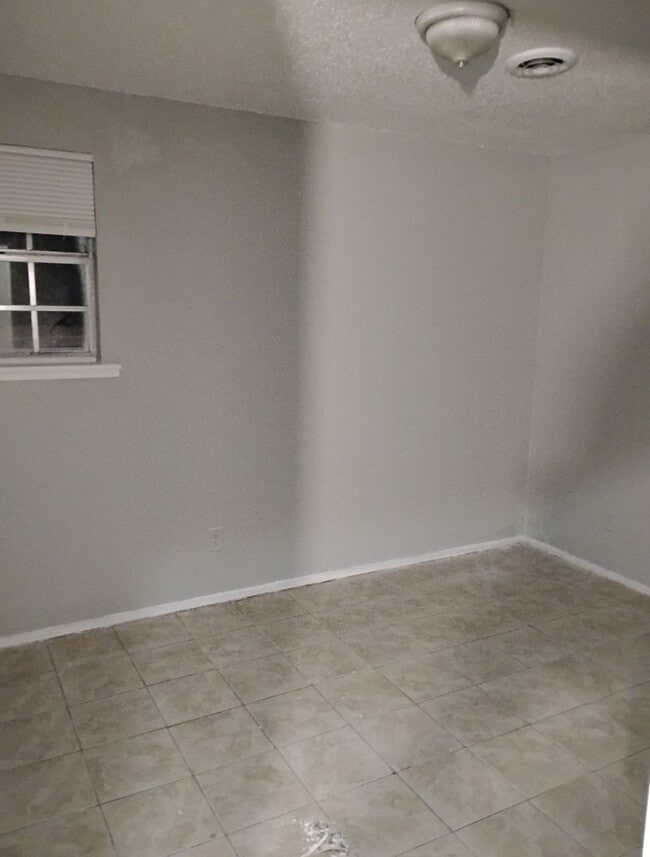 Building Photo - Beautifully Renovated 2BR/1BA Unit Now Leasing