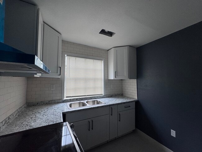 Building Photo - 1519 W 46th St