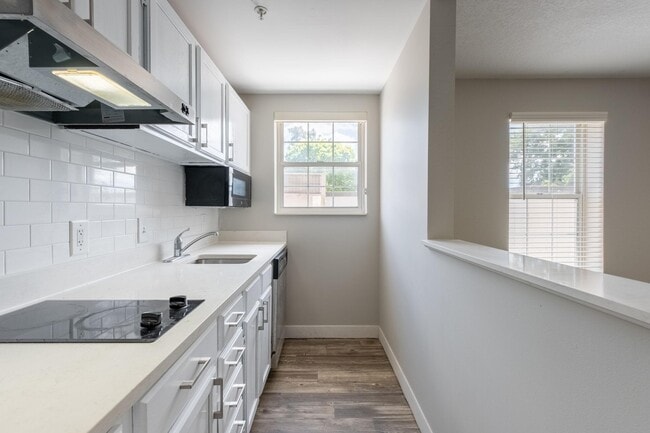 Building Photo - Pelican Lake