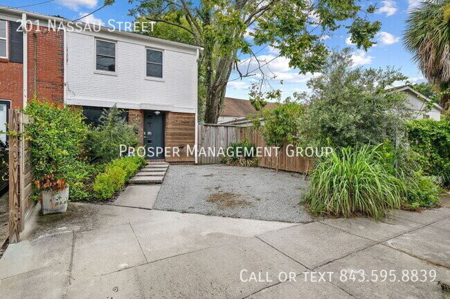 Building Photo - 201 Nassau St
