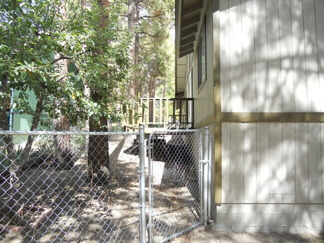 Foto del edificio - Charming 3-Bed, 2-Bath Home with 2-Car Gar...