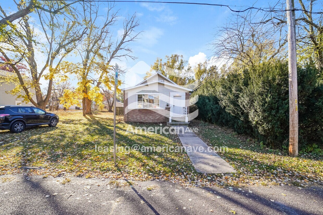 Primary Photo - 1114 E Corrington Ave