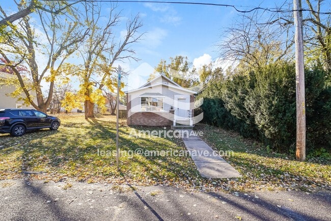 Building Photo - 1114 E Corrington Ave