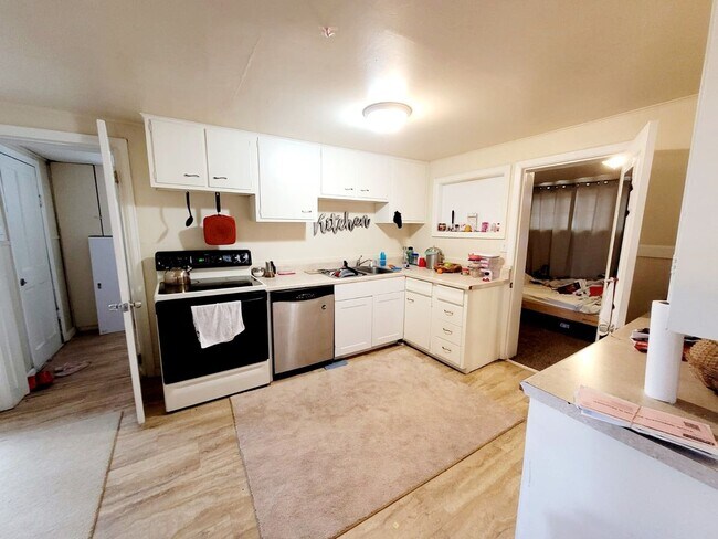Foto del edificio - Beautiful Ranch-Style Home Near CU & Boulder Creek Path | Avail. August 1, 2026 (Pre-Lease)