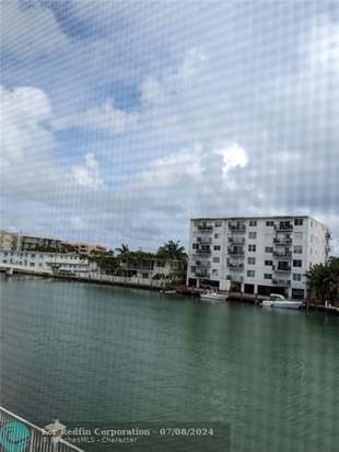 Foto del edificio - 8001 Crespi Blvd