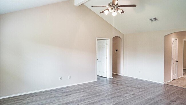 Foto del edificio - 5111 Whitebridge Ln
