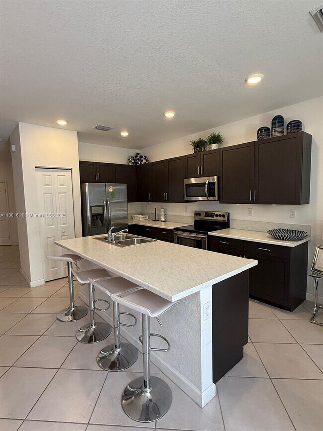 Foto del edificio - 3434 W 108th St