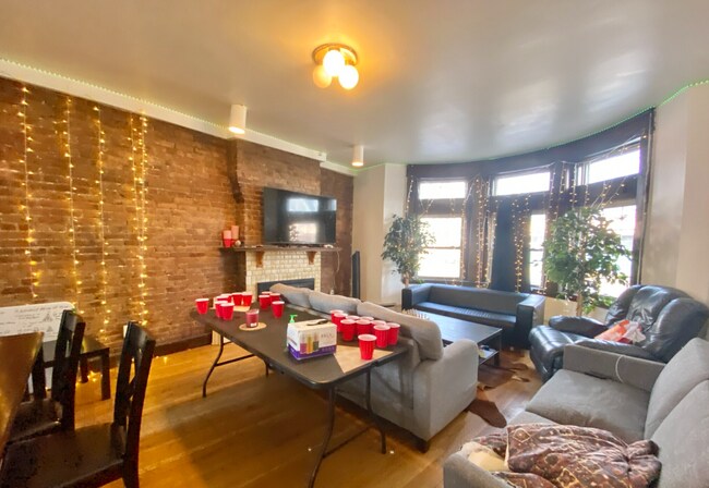 Building Photo - 526 Harvard St