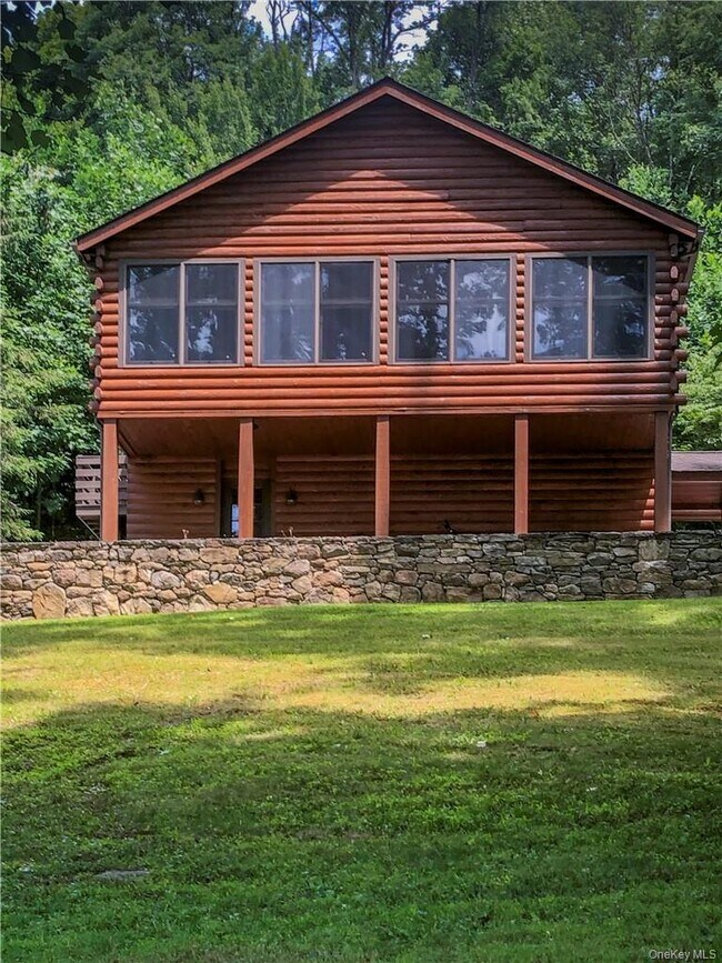 Foto del edificio - 559 Quaker Hill Rd